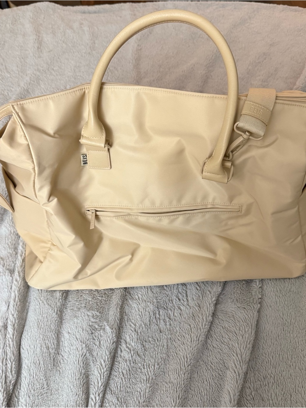 Beis Commuter Duffle in Beige - Picture 2 of 8